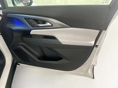 Used 2025 Chevrolet Equinox EV LT FWD image 32