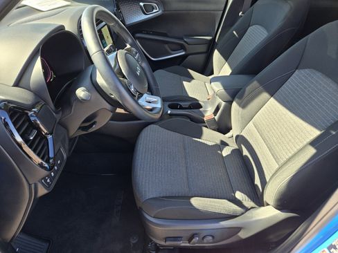 Certified 2025 Kia Soul EX image 11
