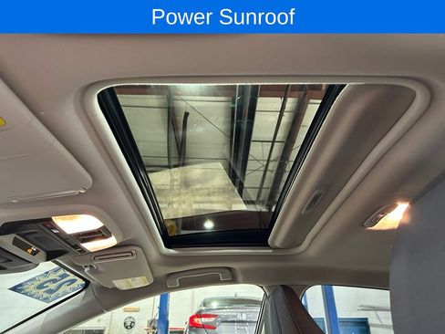 Used 2025 Subaru Crosstrek 2.5i Premium AWD/4WD image 4