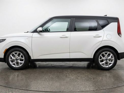 Used 2025 Kia Soul LX w/ LX Technology Package FWD image 4