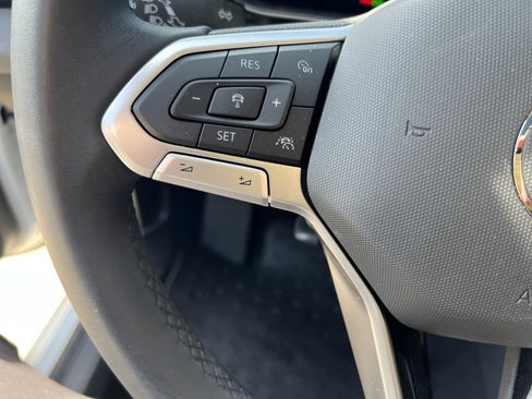 Used 2025 Volkswagen Jetta SE w/ Sunroof Package FWD image 17