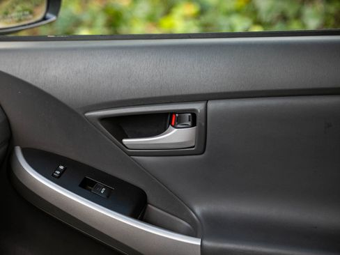 Used 2011 Toyota Prius Four w/ Solar Roof Pkg FWD image 31