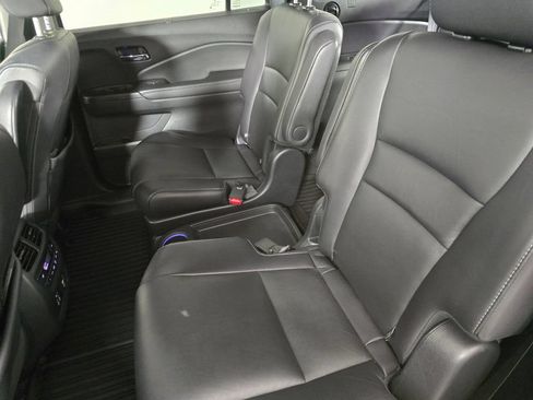 Used 2019 Honda Pilot Touring image 19