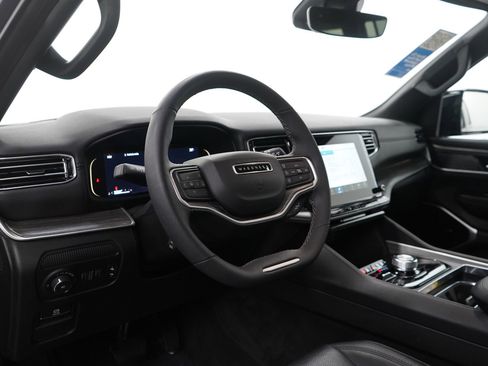 Used 2023 Jeep Wagoneer Series II w/ Premium Group I image 18