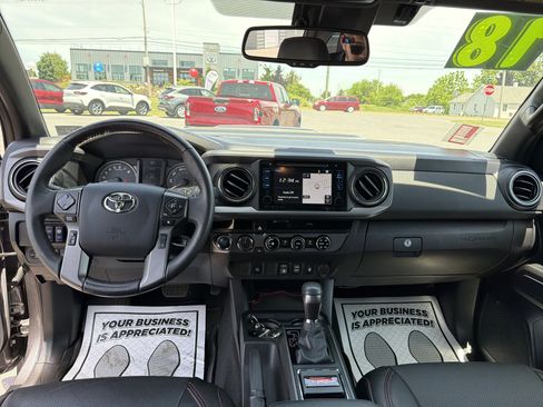 Used 2018 Toyota Tacoma TRD Sport AWD/4WD image 14