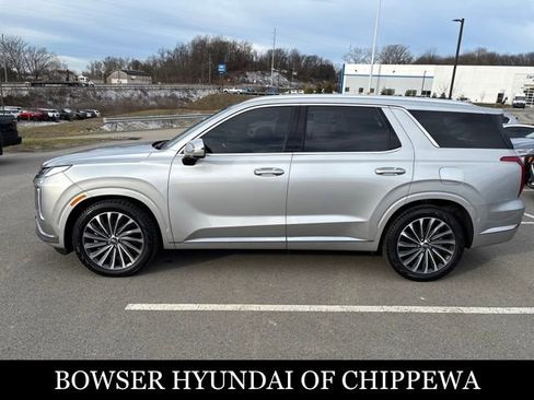 Used 2023 Hyundai Palisade Calligraphy image 2