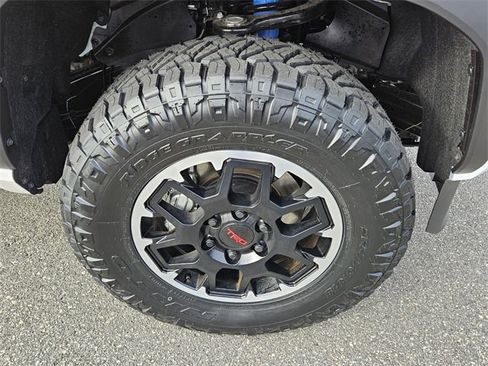 New 2025 Toyota Tacoma TRD Off-Road image 15
