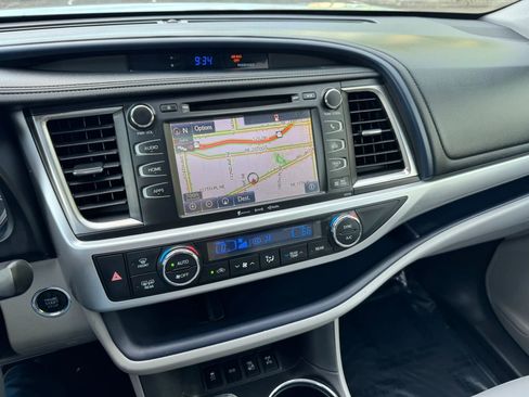 Used 2016 Toyota Highlander XLE AWD/4WD image 31