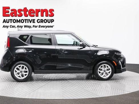 Used 2025 Kia Soul LX w/ LX Technology Package image 4