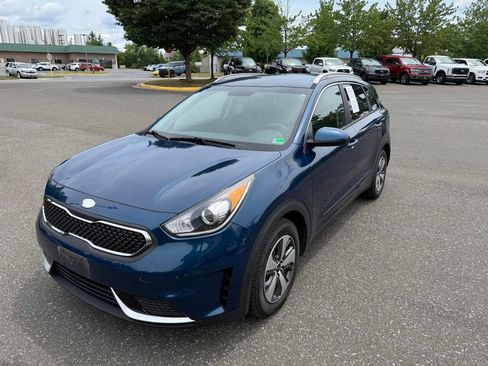 Used 2019 Kia Niro LX FWD image 2