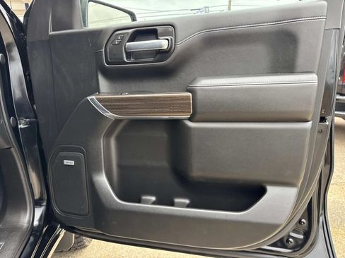Used 2021 Chevrolet Silverado 1500 LT Trail Boss w/ Convenience Package II AWD/4WD image 16