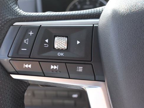 Used 2025 Mitsubishi Outlander SE FWD image 21