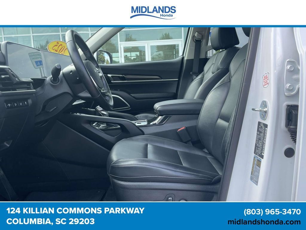 Used 2025 Kia Telluride S FWD image 15