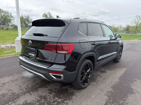 Used 2023 Volkswagen Taos SE w/ Black Wheel Package image 7