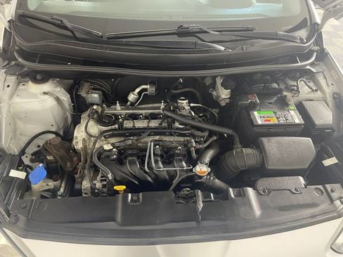 Used 2013 Hyundai Accent GLS FWD image 18