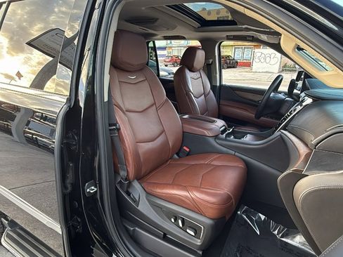 Used 2018 Cadillac Escalade Premium Luxury image 38