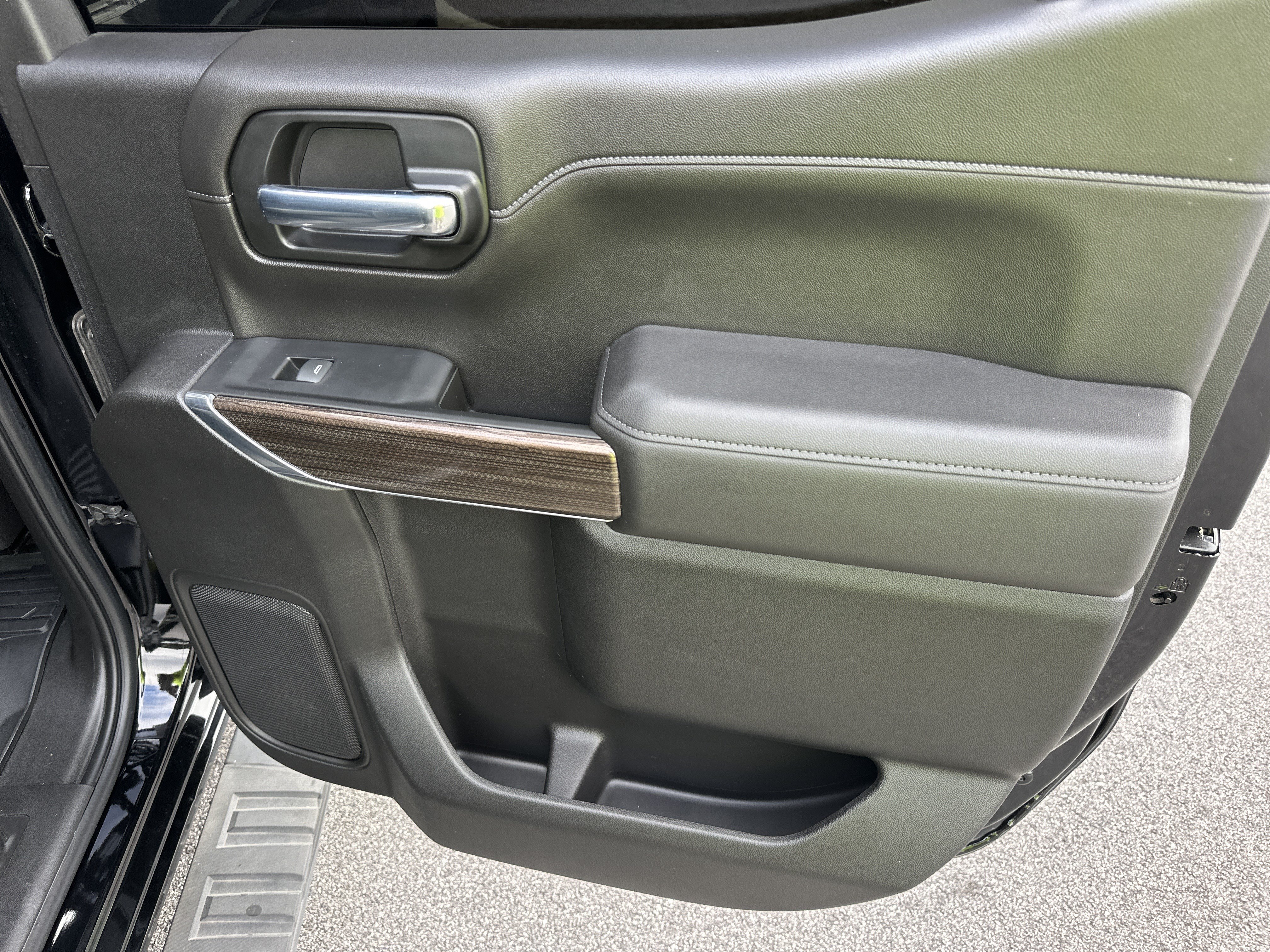 Used 2021 Chevrolet Silverado 1500 RST w/ Bed Protection Package AWD/4WD image 17