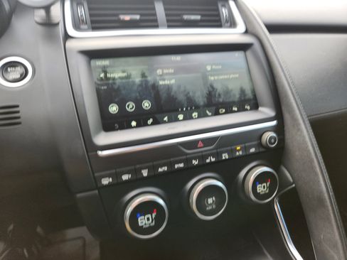 Used 2018 Jaguar E-PACE SE image 24