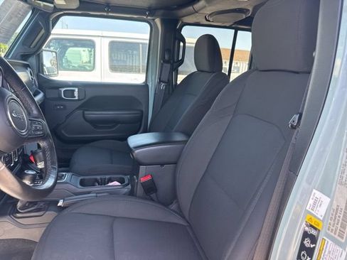 Used 2023 Jeep Wrangler Unlimited w/ Cold Weather Group AWD/4WD image 9