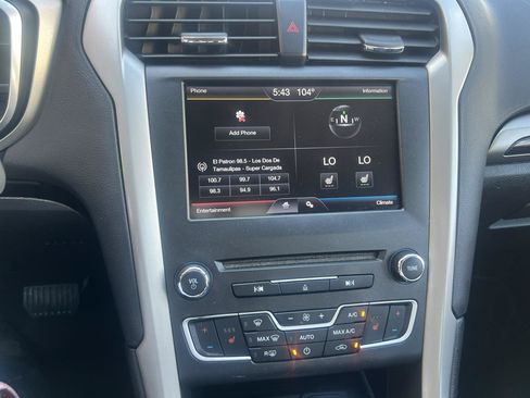 Used 2016 Ford Fusion SE w/ Equipment Group 202A AWD/4WD image 19
