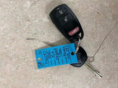 Used 2010 Kia Sedona LX image 18