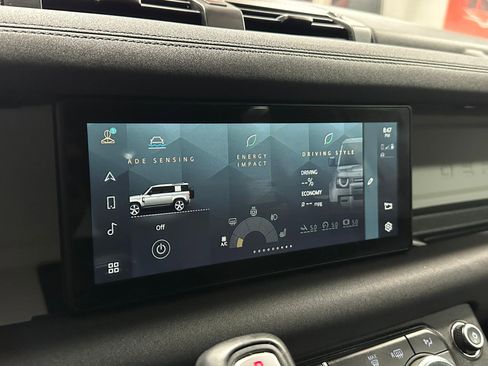 Used 2020 Land Rover Defender 110 First Edition image 29