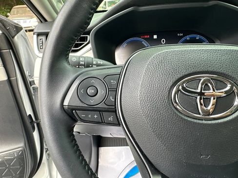 Used 2025 Toyota RAV4 Limited AWD/4WD image 30