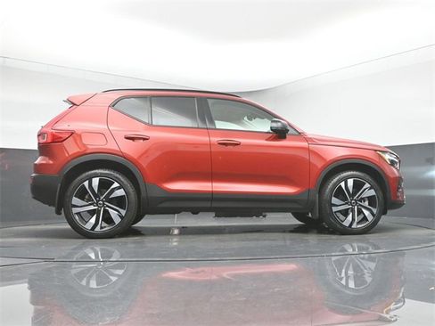 Used 2023 Volvo XC40 B5 Plus w/ Protection Package Premier image 42