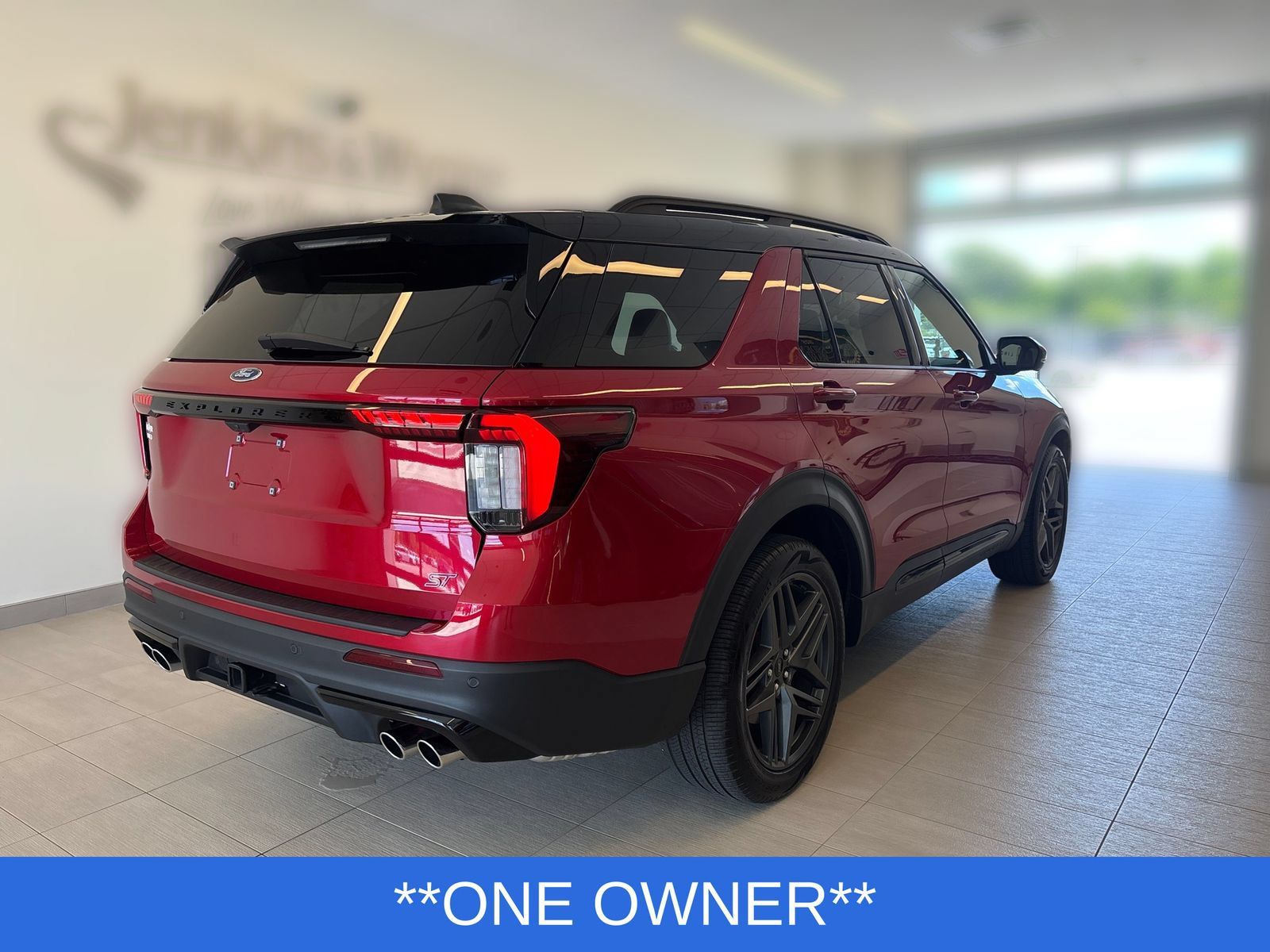 Used 2025 Ford Explorer ST AWD/4WD image 2