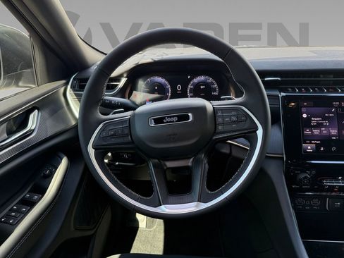 New 2025 Jeep Grand Cherokee Laredo image 10