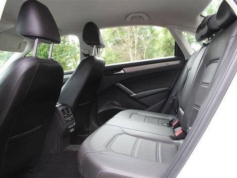 Used 2020 Volkswagen Passat 2.0T SE FWD image 11