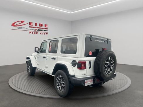Used 2024 Jeep Wrangler Unlimited Sahara AWD/4WD image 3