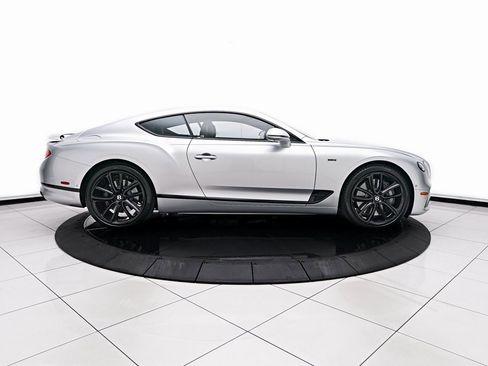 Used 2024 Bentley Continental GT image 17