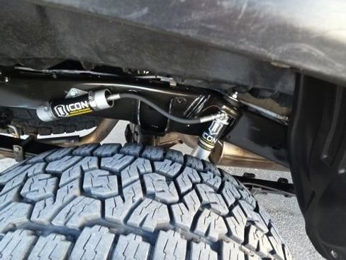 Used 2022 Toyota Tacoma TRD Off-Road image 22