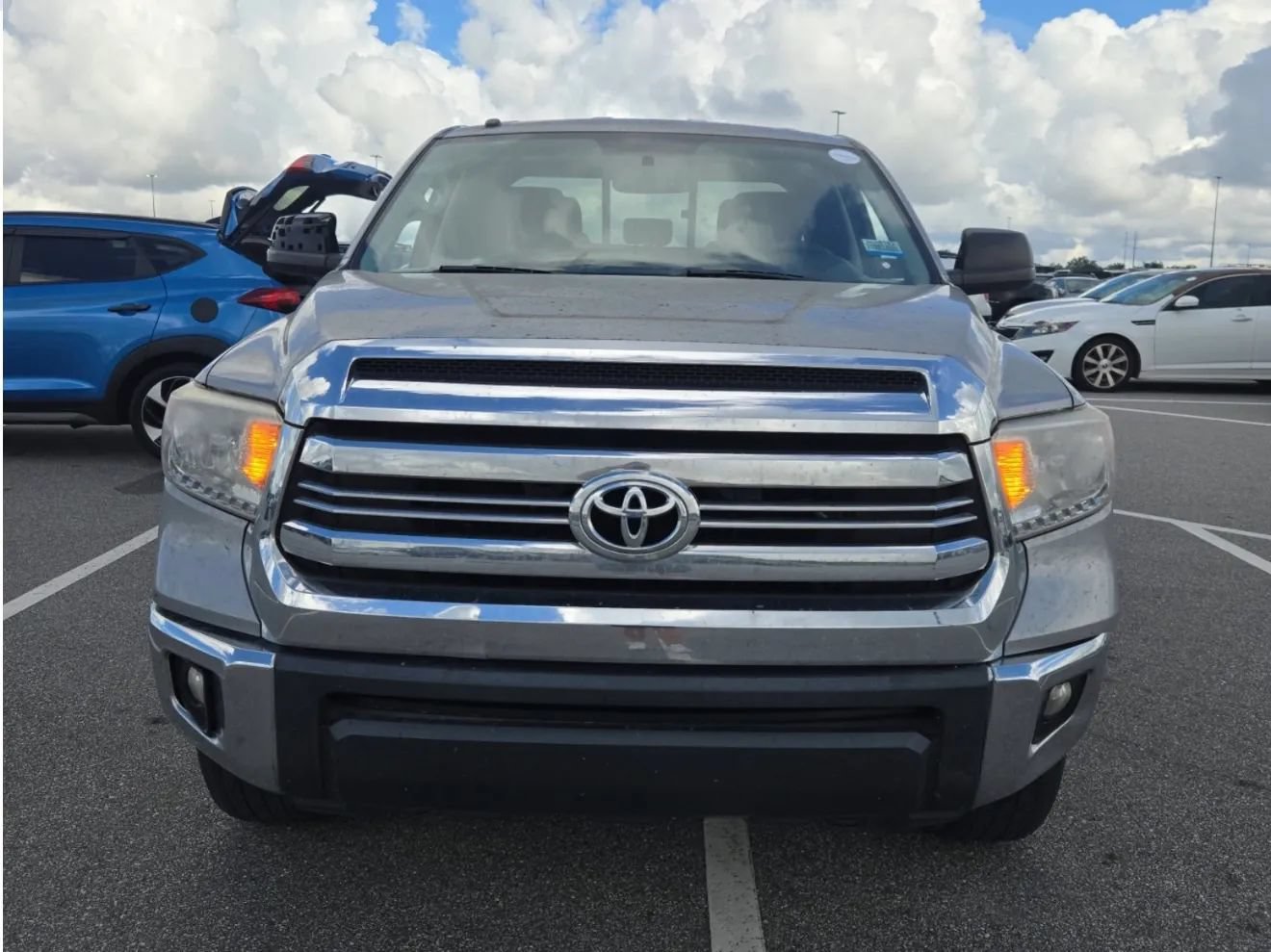 Used 2017 Toyota Tundra SR5 w/ SR5 Upgrade Package AWD/4WD image 4