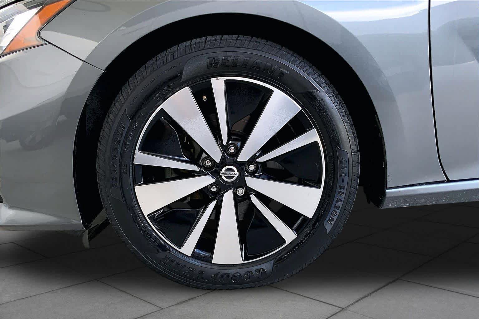 Used 2019 Nissan Altima 2.5 SV FWD image 11