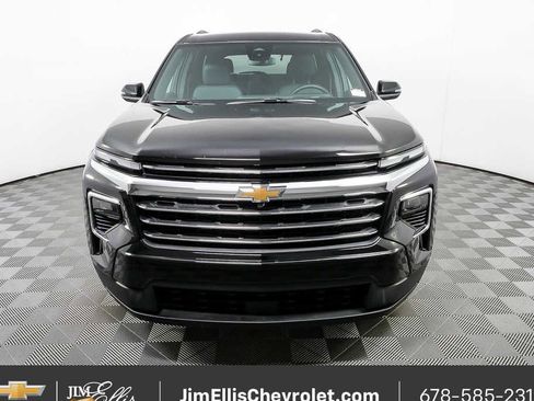 Used 2025 Chevrolet Traverse LT image 35