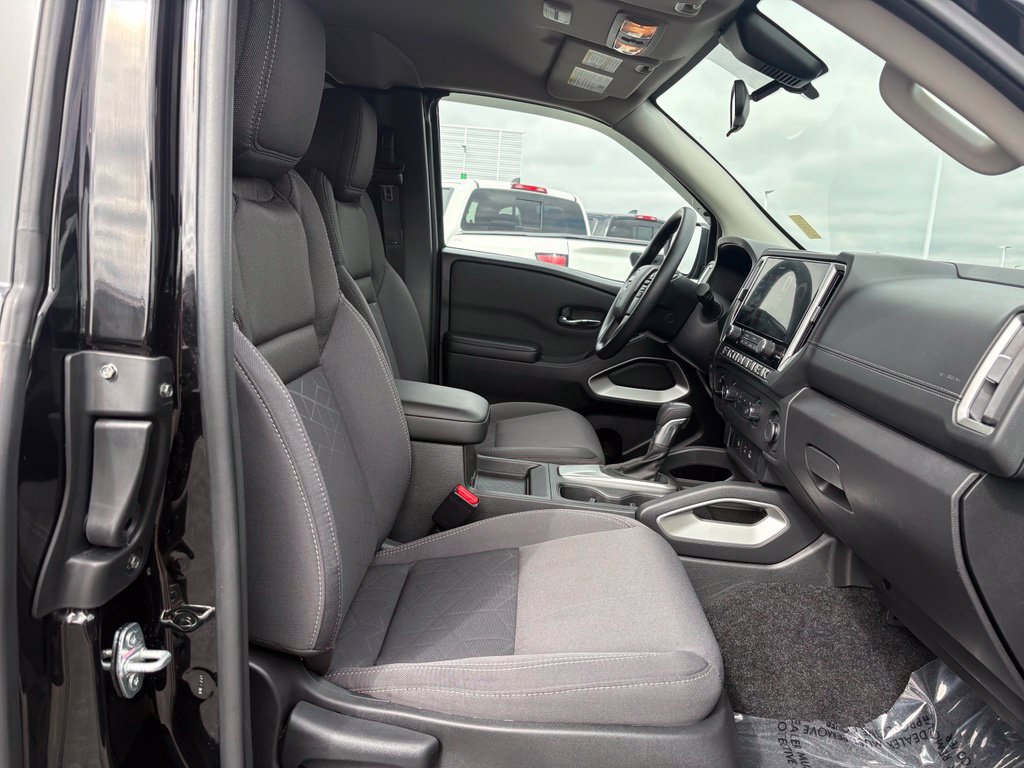 Used 2025 Nissan Frontier SV AWD/4WD image 13