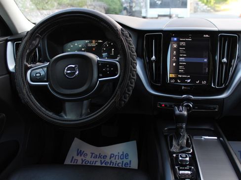 Used 2020 Volvo XC60 T5 Momentum AWD/4WD image 19