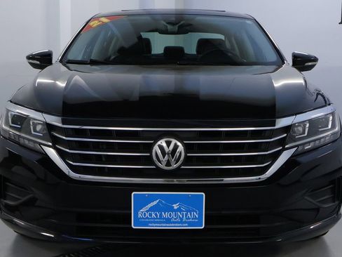 Used 2021 Volkswagen Passat 2.0T SE image 2