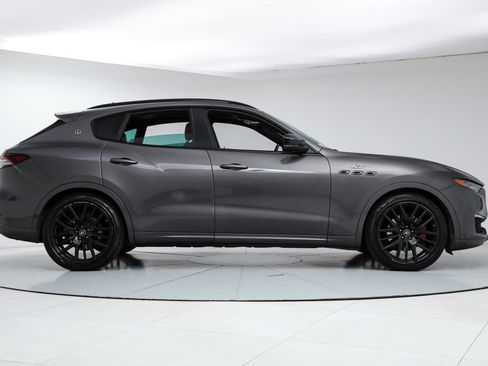 Certified 2022 Maserati Levante GT AWD/4WD image 6