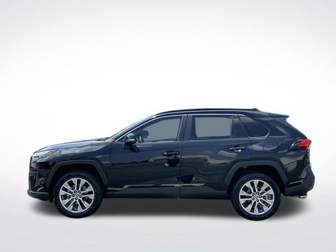 Used 2022 Toyota RAV4 XLE Premium FWD image 2