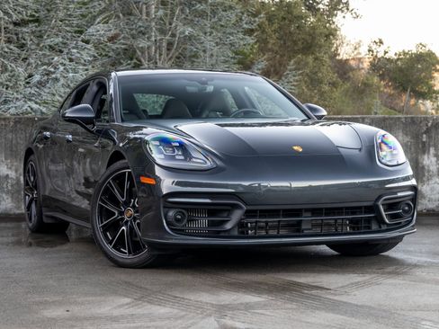 Certified 2023 Porsche Panamera image 6