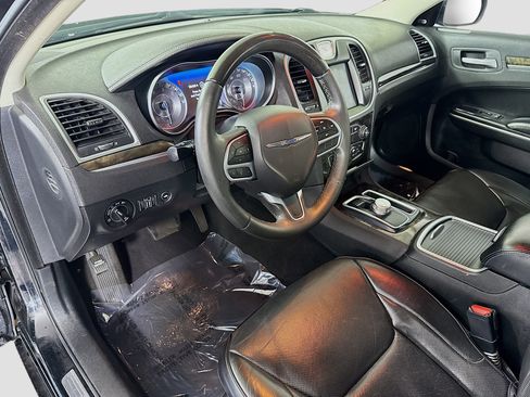 Used 2019 Chrysler 300 Limited image 23