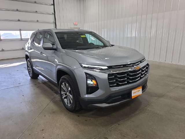 Used 2026 Chevrolet Equinox LT AWD/4WD image 2