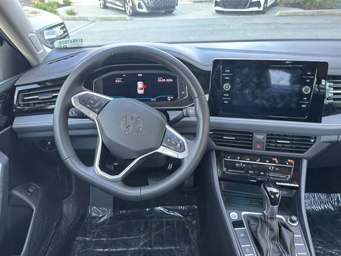 Used 2025 Volkswagen Jetta SEL image 10
