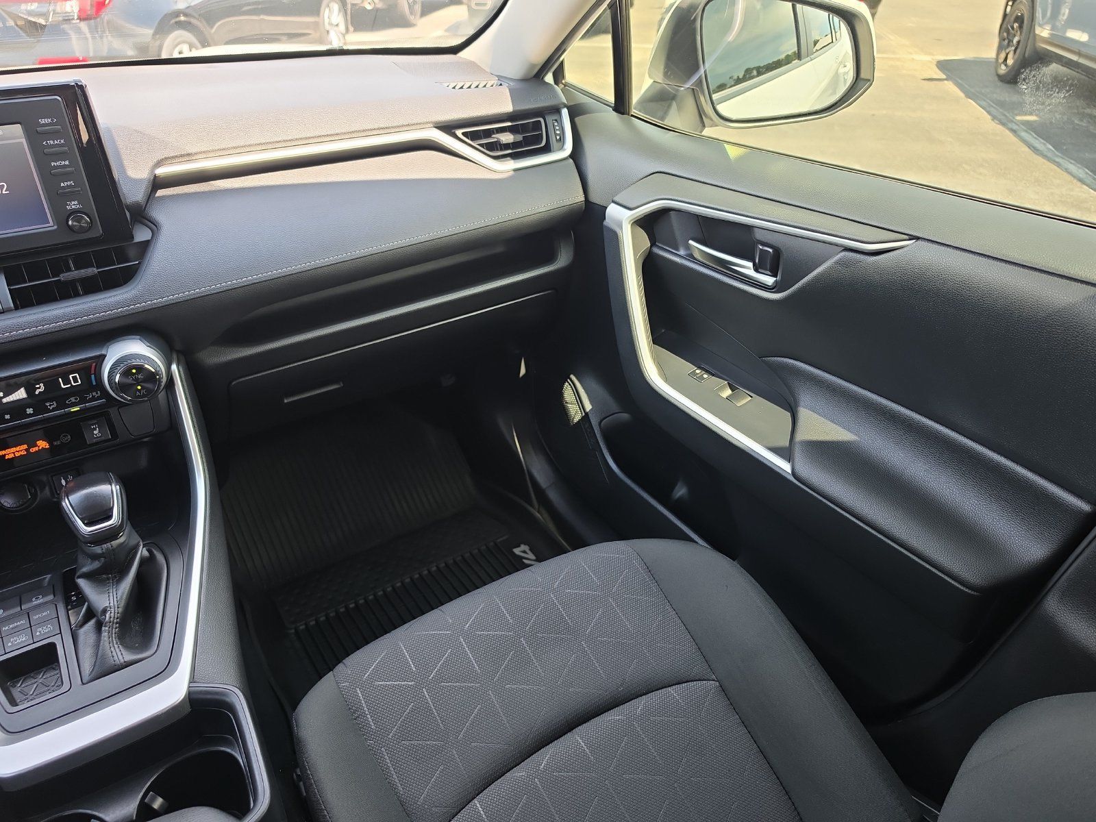 Used 2019 Toyota RAV4 XLE w/ Convenience Package AWD/4WD image 12
