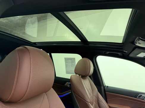 Used 2023 BMW X5 xDrive40i w/ M Sport Package image 12