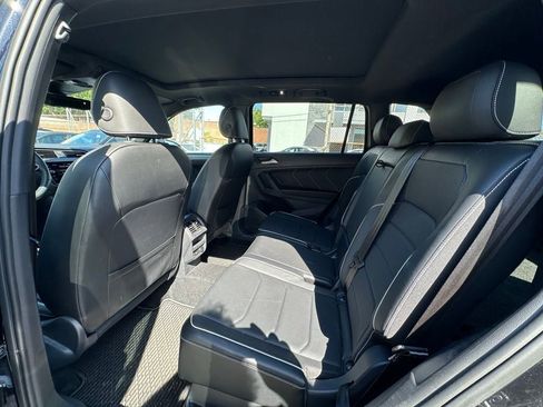 Used 2022 Volkswagen Tiguan SEL R-Line AWD/4WD image 9