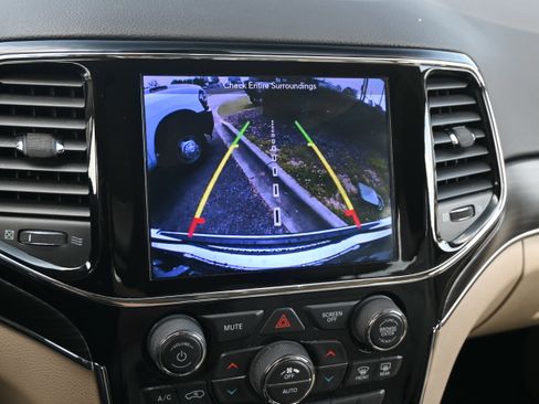 Used 2019 Jeep Grand Cherokee Limited w/ Luxury Group II image 15